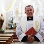 В Беларуси власти продают имущество осужденного за шпионаж священника после его помилования