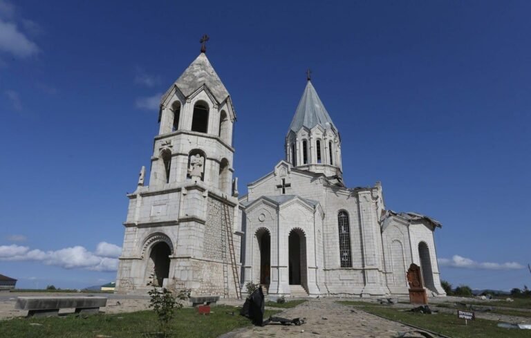 USCIRF осудила уничтожение религиозных объектов в Азербайджане