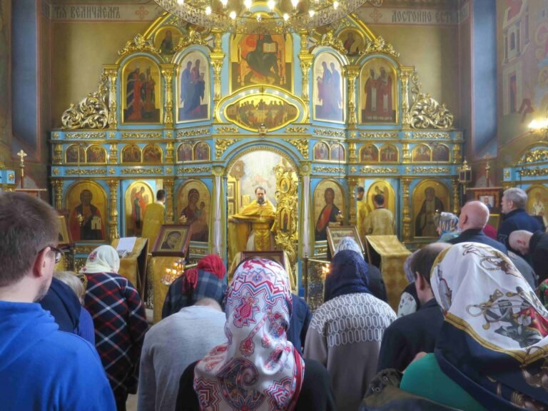 Треть россиян, которые считают себя православными, не посещают храмы – соцопрос