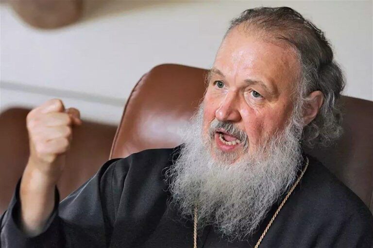 «Работайте, братья!» Патриарх Кирилл использовал идеологический штамп, обращаясь к беларусским священникам