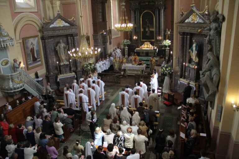 “There will be no Mass.” Belarusian authorities are forcing Catholic priests to leave the country
