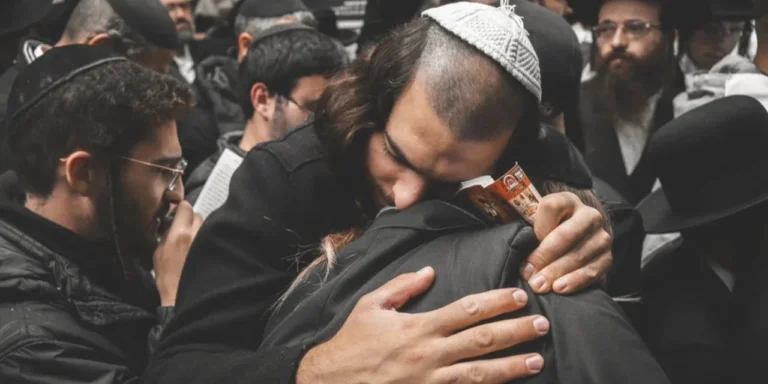 Faith Stronger Than War: Tens of Thousands of Hasidic Jews Head to Uman Again
