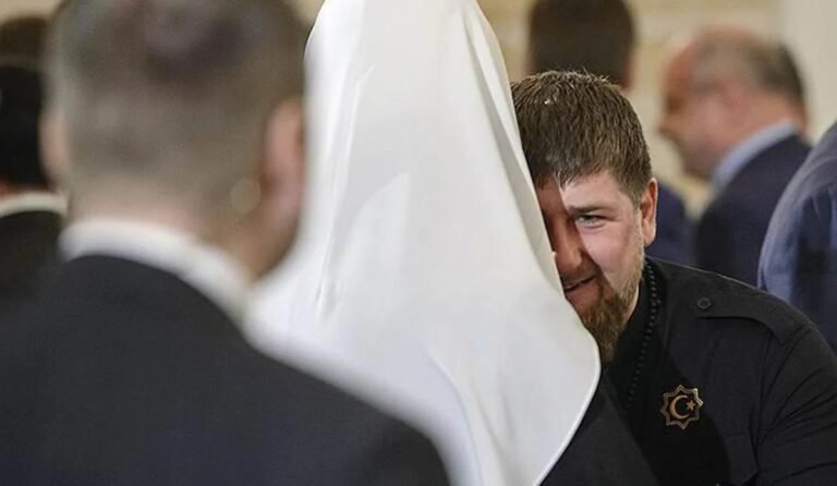 Патриарх Кирилл наградил главу Чеченской Республики орденом Славы и чести