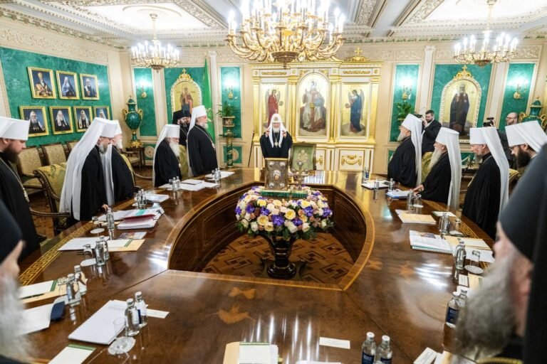 Синод РПЦ дал указания по принятию «раскольников» на оккупированной территории Украины
